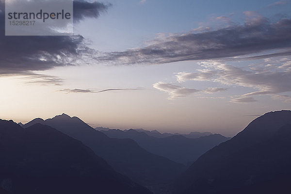 Schweiz  Tessin  Airolo  Morgenstimmung am Gotthardpass