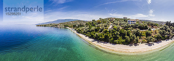 Griechenland  Ägäisches Meer  Pagasetischer Golf  Luftaufnahme von Afissos  Strand