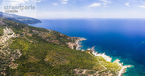 Griechenland  Pilion  Pagasetischer Golf  Sund von Trikeri  Region Volos  Luftaufnahme der Küste Pilion