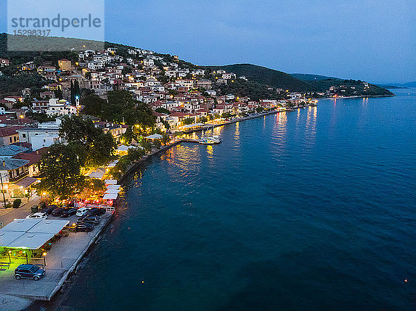 Griechenland  Ägäisches Meer  Pagasetischer Golf  Afissos am Abend