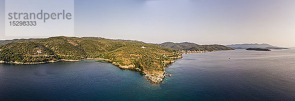 Griechenland  Ägäisches Meer  Pagasetischer Golf  Halbinsel Pilion  Trikeri-Sound  Bucht von Milina am Abend