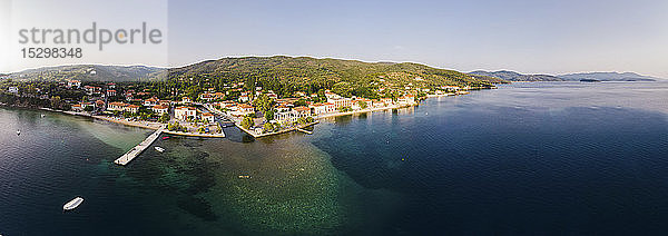 Griechenland  Ägäisches Meer  Pagasetischer Golf  Halbinsel Pilion  Sound of Trikeri  Luftaufnahme von Chorto am Abend