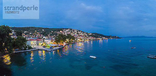 Griechenland  Ägäisches Meer  Pagasetischer Golf  Afissos am Abend