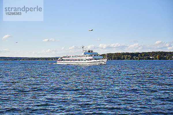 Deutschland  Baden-Württemberg  Landkreis Konstanz  Tourneeschiff Konstanz und zwei Zeppeline