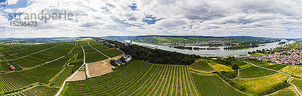 Deutschland  Rheinland-Pfalz  Region Bingen  Rochusberg und Rochuskapelle  Luftaufnahme von Kempen am Rhein und Rüdesheim am Rhein