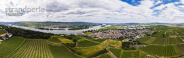 Deutschland  Rheinland-Pfalz  Region Bingen  Rochusberg und Rochuskapelle  Luftaufnahme von Kempen am Rhein und Rüdesheim am Rhein