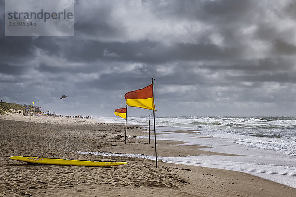 Flaggen am Strand  Rantum  Sylt  Schleswig-Holstein  Deutschland  Europa