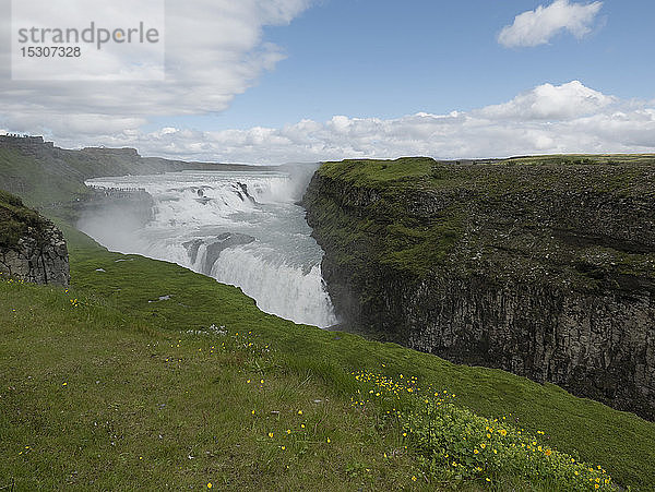 Wasserfall mit Panoramablick  Gullfoss  Island