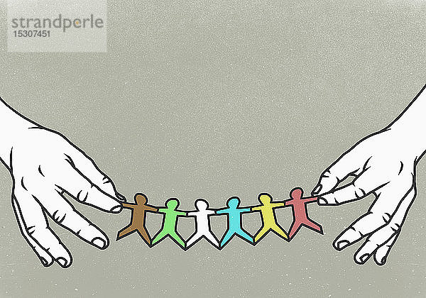 Hände halten mehrfarbige Papierkette