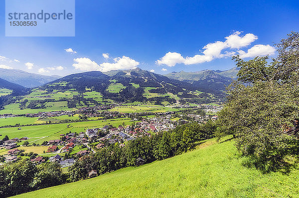 Österreich  Bundesland Salzburg  Blick vom Wanderweg zwischen Bad Hofgastein und Bad Gastein
