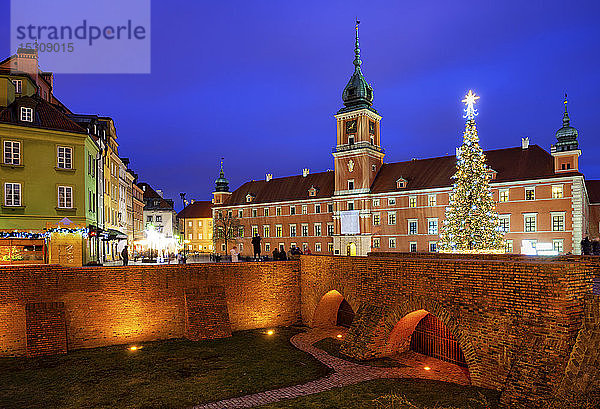 Altstadt bei Nacht  historisches Stadtzentrum  Warschau  Polen