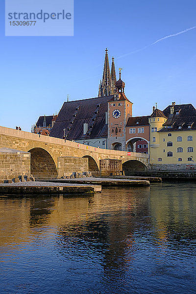 Deutschland  Bayern Â Regensburg  Altstadt und Donau