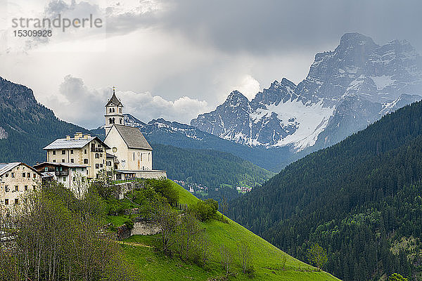 Kirche Santa Lucia  Dolomiten  Provinz Belluno  Italien