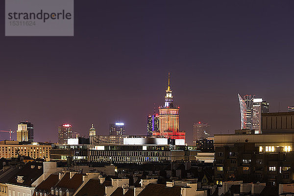 Stadtbild bei Nacht  Innenstadtviertel  Warschau  Polen
