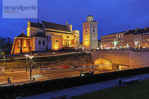 St. Anna-Kirche bei Nacht  Solidaritätsallee mit Tunnel unter der Altstadt  Warschau  Polen
