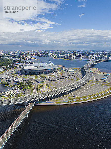 Luftaufnahme über der Gazprom-Arena  St. Petersburg  Russland