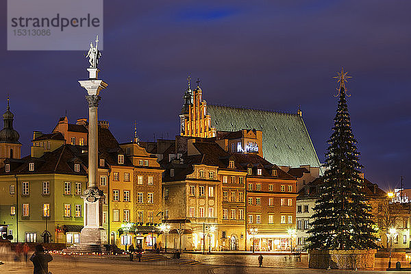 Altstadt bei Weihnachten in der Nacht  Warschau  Polen