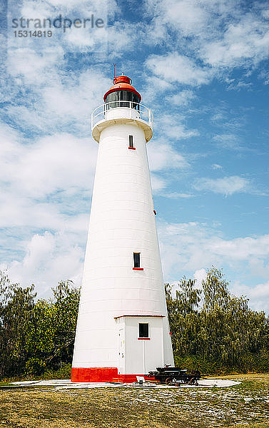 Weißer Leuchtturm an einem sonnigen Tag auf Lady Elliot Island  Great Barrier Reef  Australien