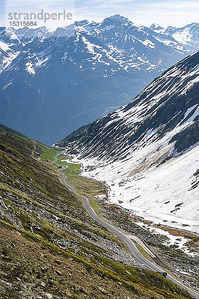 Straße zum Rettenbachgletscher  Sölden  Ötztal  Tirol  Österreich
