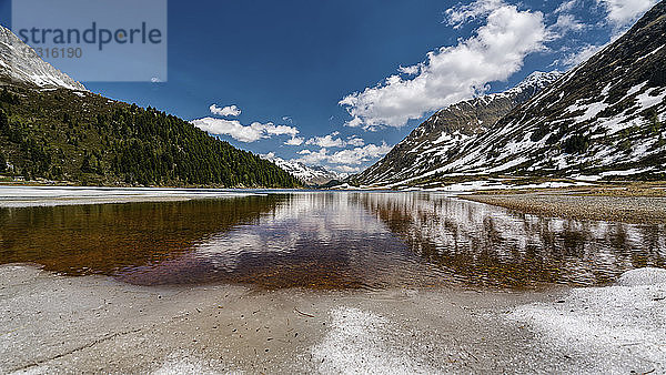 Panoramablick auf den Obersee im Defereggental  Osttirol  Österreich