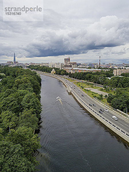 Luftaufnahme über den Großen Newka-Fluss  St. Petersburg  Russland