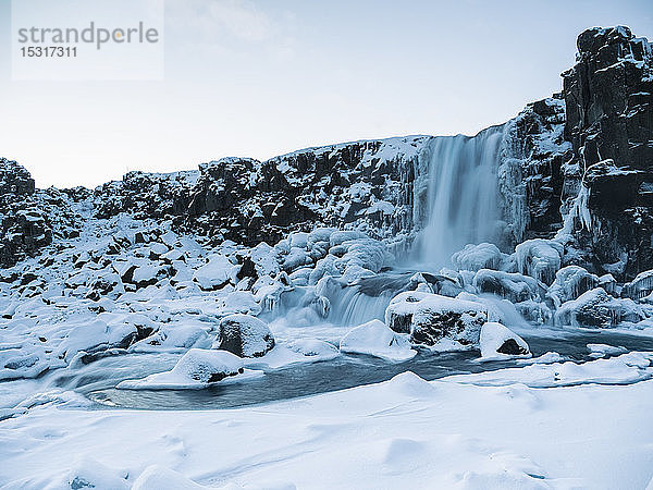 Island  Wasserfall im Thingvellir-Nationalpark