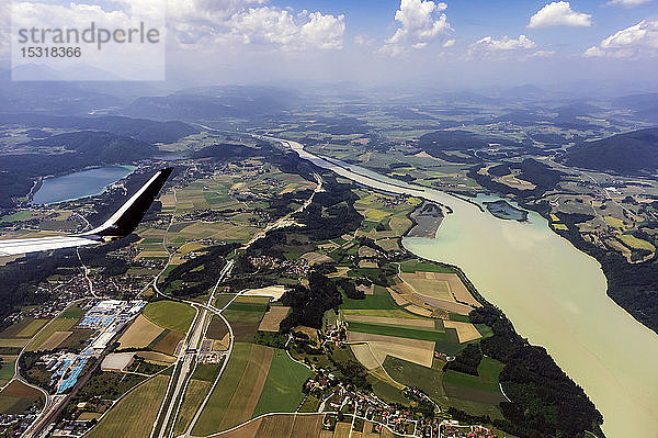 Österreich  Kärnten  Klagenfurt  Felder und Worthersee vom Flugzeug aus gesehen