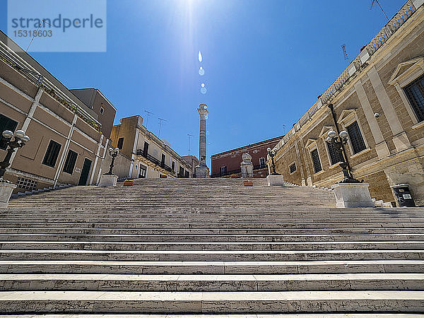 Treppe und Säule an den Promenaden  Brindisi  Italien