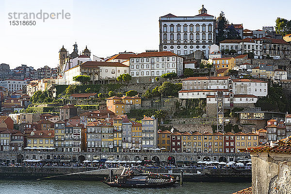 Gaia und Douro-Fluss  Porto  Portugal