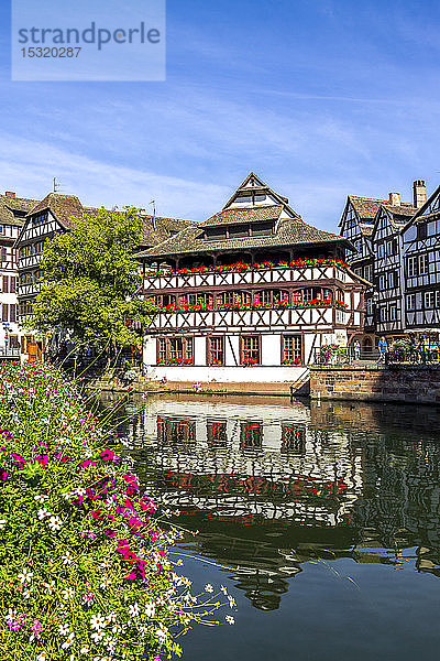 Frankreich  Straßburg  Gebäude in der Altstadt am Fluss Ill