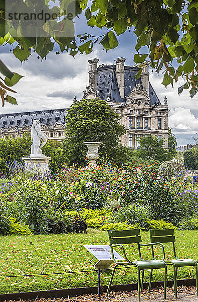 Frankreich  1. Arrondissement von Paris  Tuileriengarten und Louvre-Palast