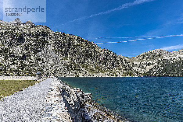 Frankreich  Hautes-Pyrenees  Haute Vallee d'Aure  Nationales Naturschutzgebiet Neouvielle  Staudamm des Aubert-Sees