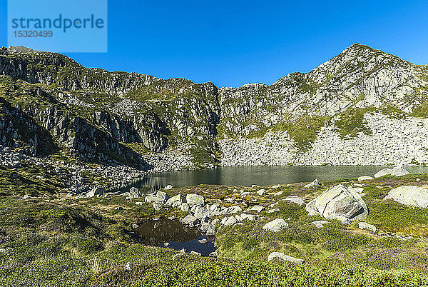 Frankreich  Regionaler Naturpark Pyrenäen Ariegeoises  Wanderweg Bassies-Seen  Teich Alate  GR 10