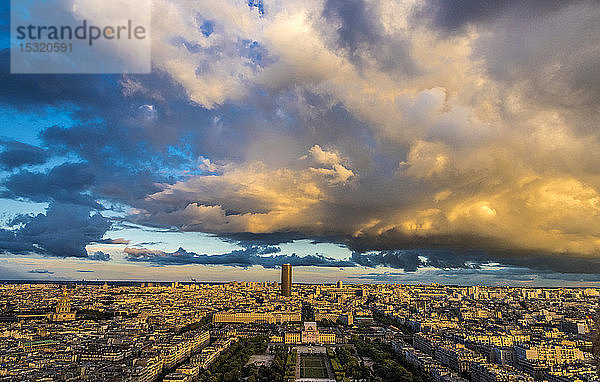 Frankreich  Paris  Blick vom Eiffelturm (Champ de Mars und Tour Montparnasse)