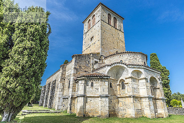 Frankreich  Pyrenäen-Piemont  Haute-Garonne  Kirche St Just de Valcabrere (11.-12. Jahrhundert) Jakobsweg (UNESCO-Welterbe)