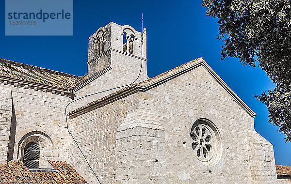Frankreich  Provence  Bouches-du-Rhone  die Kirche der Zisterzienserabtei von Silvacane (12.-13. Jahrhundert)