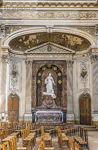 Frankreich  4. Arrondissement von Paris  Ile Saint-Louis  Kirche Saint-Louis en l'Ile  Kapelle mit der Statue der Heiligen Genevieve