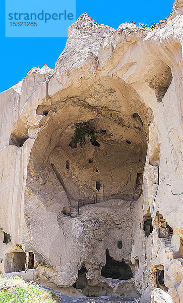 Türkei  Goreme Nationalpark und Felsenstätten von Kappadokien  Museum in der Mitte des Zelve-Tals (Wiege des Christentums im 9. und 13. Jahrhundert)  eingestürzte Basilika (UNESCO-Weltkulturerbe)