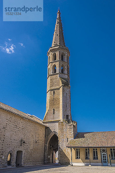 Frankreich  Gers  Marciac  Glockenturm des Klosters der Augustinerinnen (14. Jahrhundert) Jakobsweg