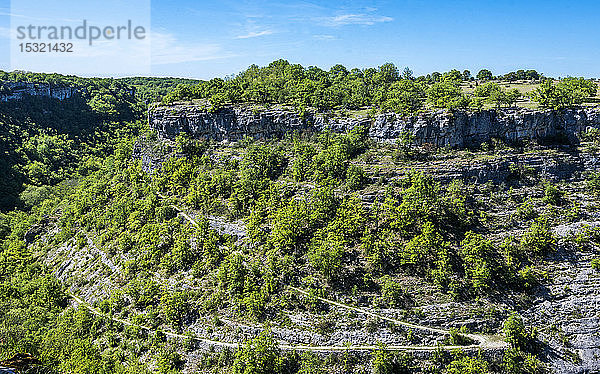 Frankreich  Regionaler Naturpark Causses du Quercy  Lot  Sensibler Naturraum  Alzou-Schlucht  Jakobsweg
