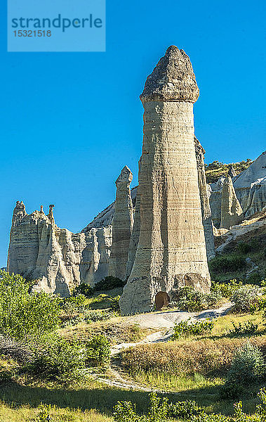 Türkei  Goreme-Nationalpark und die Felsenstätten von Kappadokien  Tal der Liebe (oder weißes Tal) mit Hoodoos in Phallusform (UNESCO-Welterbe)