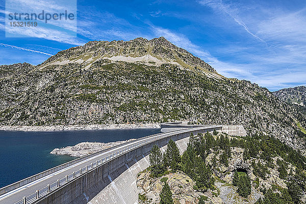 Frankreich  Hautes-Pyrenees  Haute-Vallee d'Aure  Wasserkraftwerk am Cap de Long