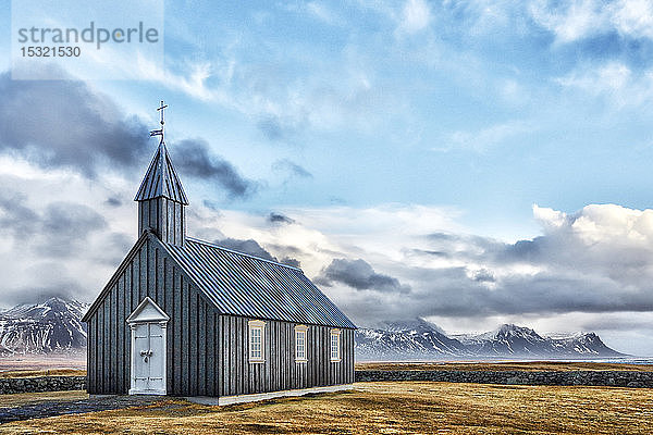 Island. Westliche Region. Halbinsel Snaefellsnes. Budir Kirche.