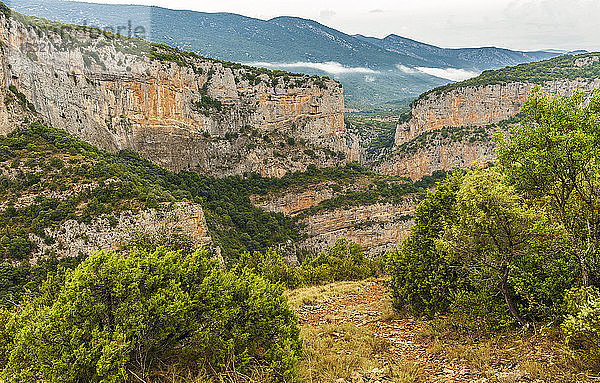 Spanien  Autonome Gemeinschaft Aragonien  Naturpark Sierra y CaÃ±ones de Guara  Schlucht des Flusses Alcanadre  Wanderung der Einsiedelei San Martin de Alcanadre