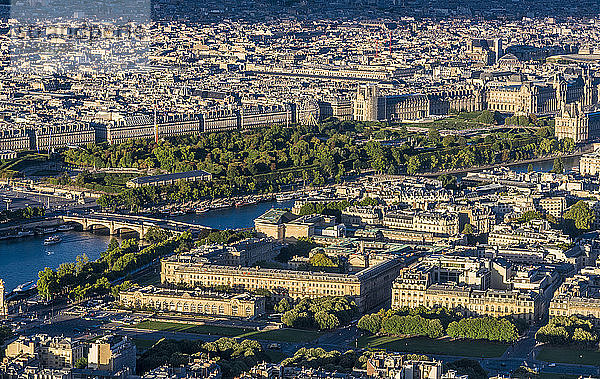 Frankreich  1. und 7. Arrondissement von Paris  Blick vom Eiffelturm (Tuileriengarten  Esplanade des Invalides  Fluss Seine)