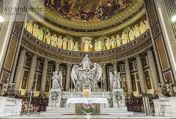 Frankreich  8. Arrondissement von Paris  Chor der Madeleine-Gemeinde (1824)  Statue der Heiligen Marie-Madeleine  umgeben von Engeln (19. Jahrhundert  von Charles Marochetti)