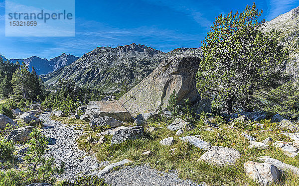 Frankreich  Hautes-Pyrenees  Haute Vallee d'Aure  Nationales Naturschutzgebiet Neouvielle  La Hourquette d'Aubert Weg
