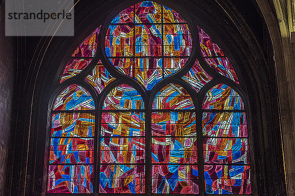 Frankreich  5. Arrondissement von Paris  Quartier Latin  Kirche Saint-Severin  Glasfenster von Jean Bazaine (20. Jahrhundert)