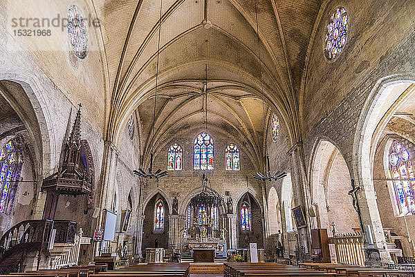 Frankreich  Gers  Marciac  Kirchenschiff der Kirche Notre-Dame de l'Assomption (Jakobsweg)