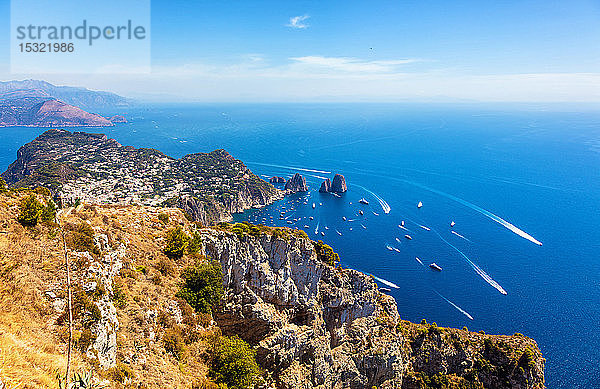 Blick auf das Meer von den Höhen des Monte Solaro  Anacapri  Insel Capri  Region Neapel  Italien